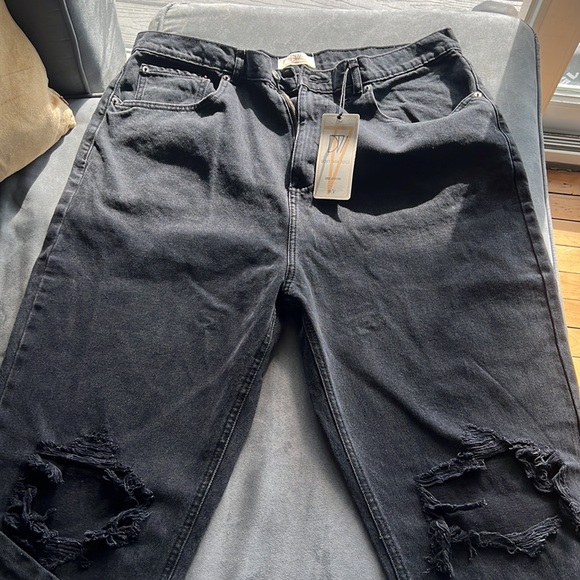 Ripped Mom Curve Jeans - Picture 2 of 5